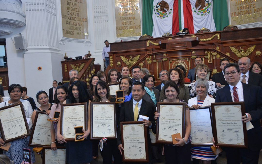 Congreso de CDMX galardona a 35 docentes