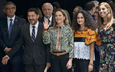 Asiste esposa de López Obrador al Senado para homenaje a Amado Nervo