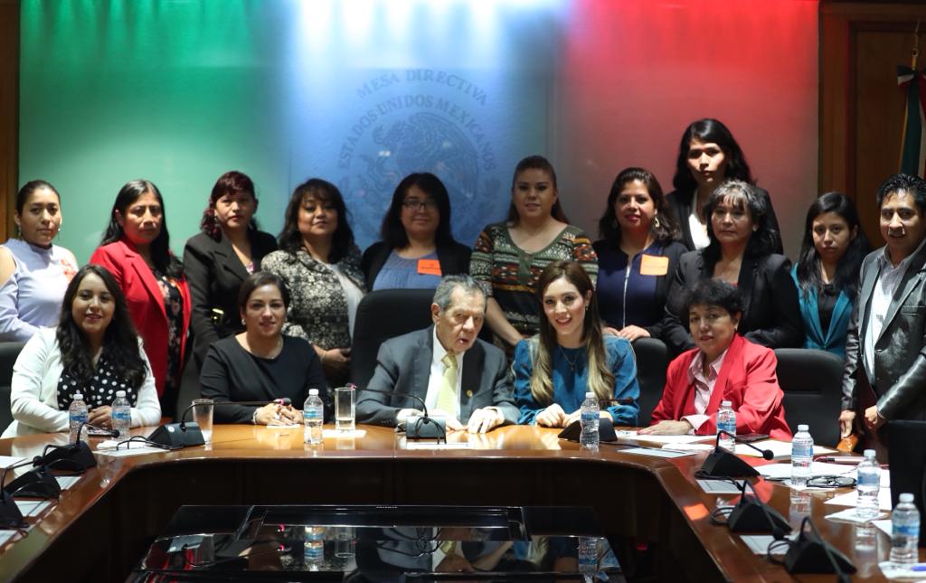 Regidoras de municipios de Tlaxcala plantean demandas a Diputados