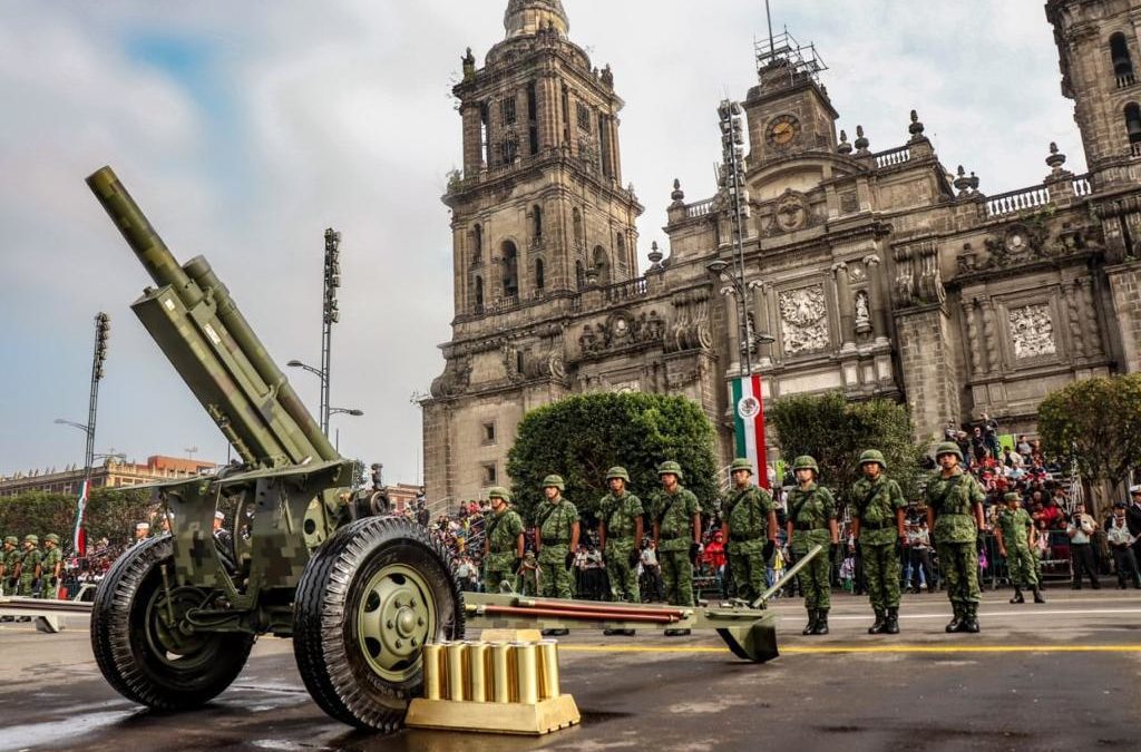 Todo listo en el Zócalo para el Desfile Militar