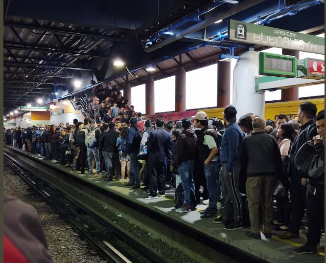 Un caos en la estación Ciudad Azteca del metro