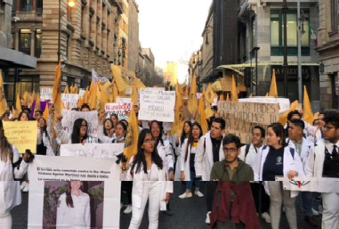 En el Zócalo, estudiantes de medicina piden freno a inseguridad
