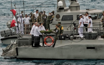 Em Dia de la Marina, condecora AMLO a personal naval que combate COVID-19