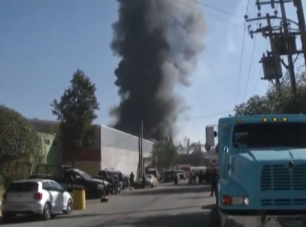 Precaución!.Incendio en fábrica de veladoras en Cuautitlán Izcalli