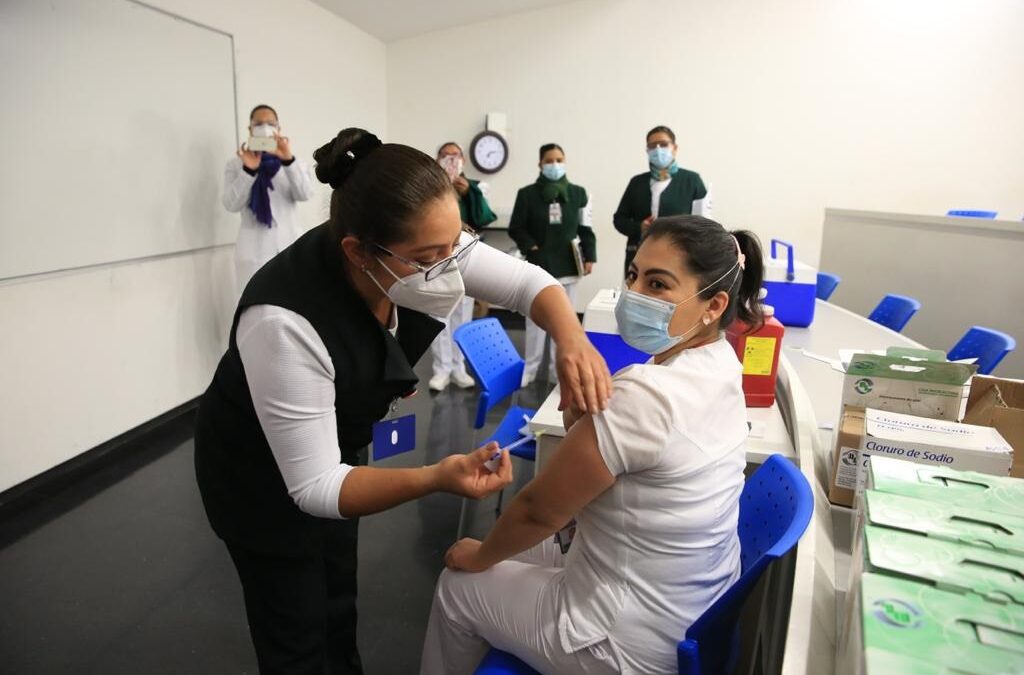 Prioritario completar esquema de vacunación a personal de salud: Coparmex