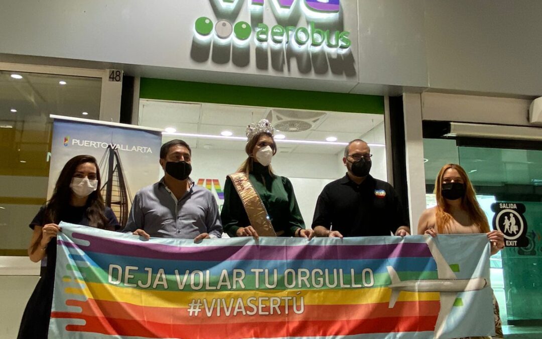 Viva Aerobus inagura tienda con logo Arcoiris en Puerto Vallarta