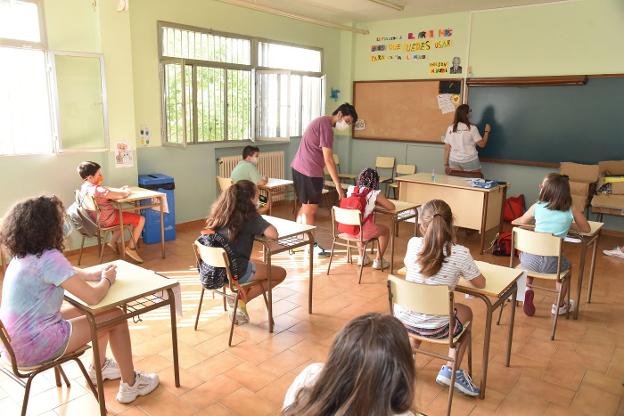 Bancada Naranja propone regreso de 25 mil Escuelas de Tiempo Completo