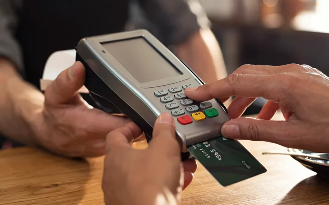 Avalan prohibir cobro de comisión por pago con tarjeta de crédito o débito