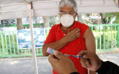 Suman casi 980 mil personas vacunadas contra influenza en CDMX