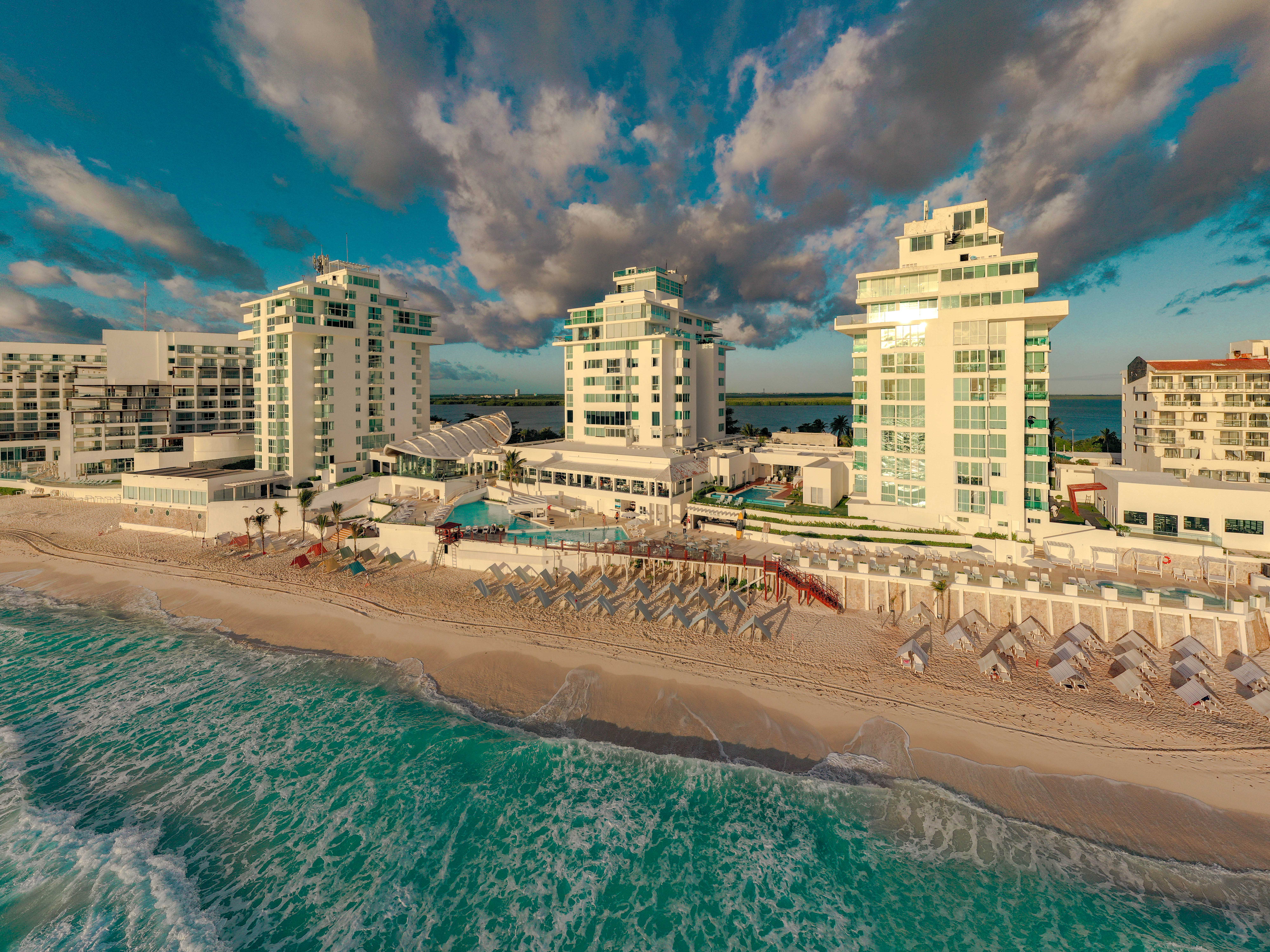 ÓLEO Cancún Playa recibe el “Distintivo H” por cumplir con máxima higiene