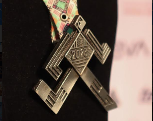 Presentan medalla y playera para el Medio Maratón CDMX