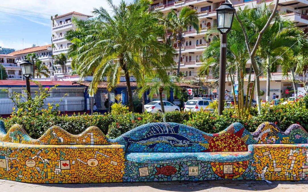 Parque de los Azulejos: Un oasis de arte y color en Puerto Vallarta