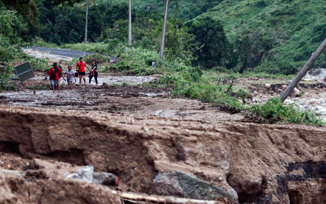 En diciembre concluirán trabajos en carreteras afectadas por  Otis en Guerrero