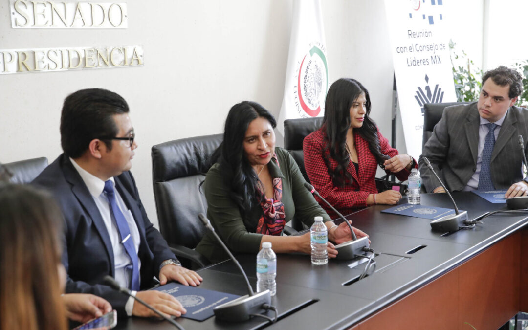 Entrega Ana Lilia Rivera reconocimientos a integrantes del Consejo de Líderes MX