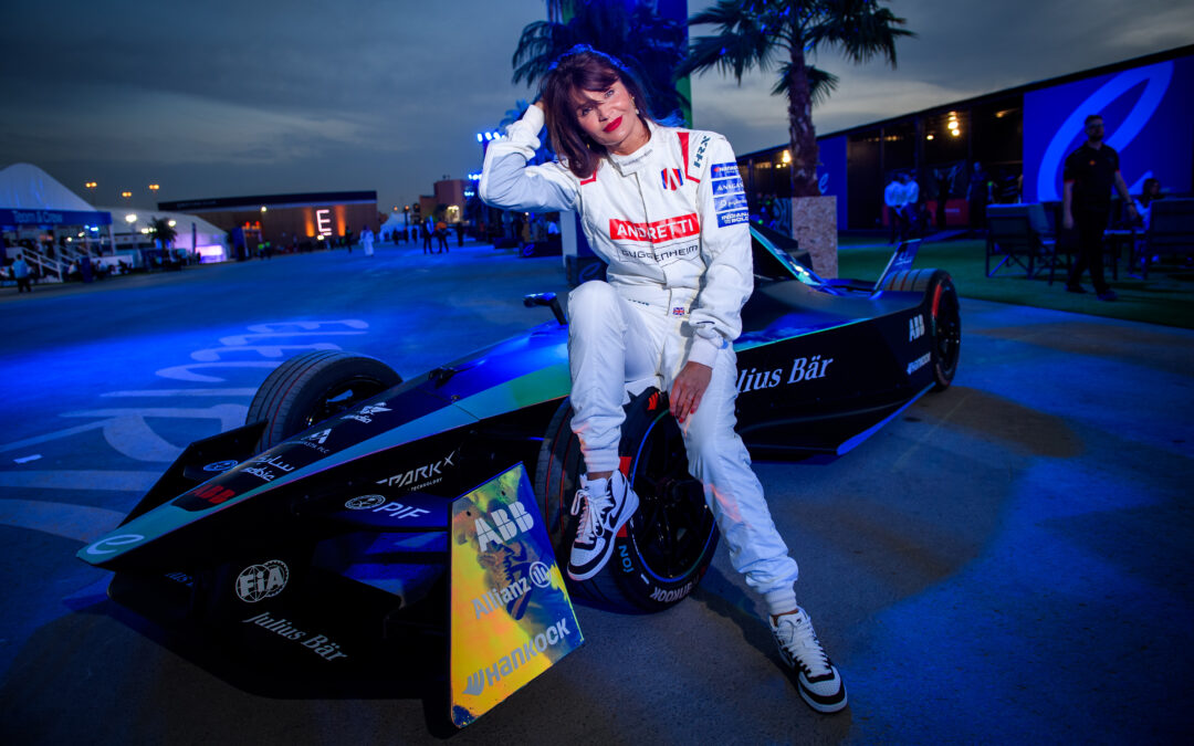 Helena Christensen y Adrien Brody disfrutan ambiente el previo a la Formula E